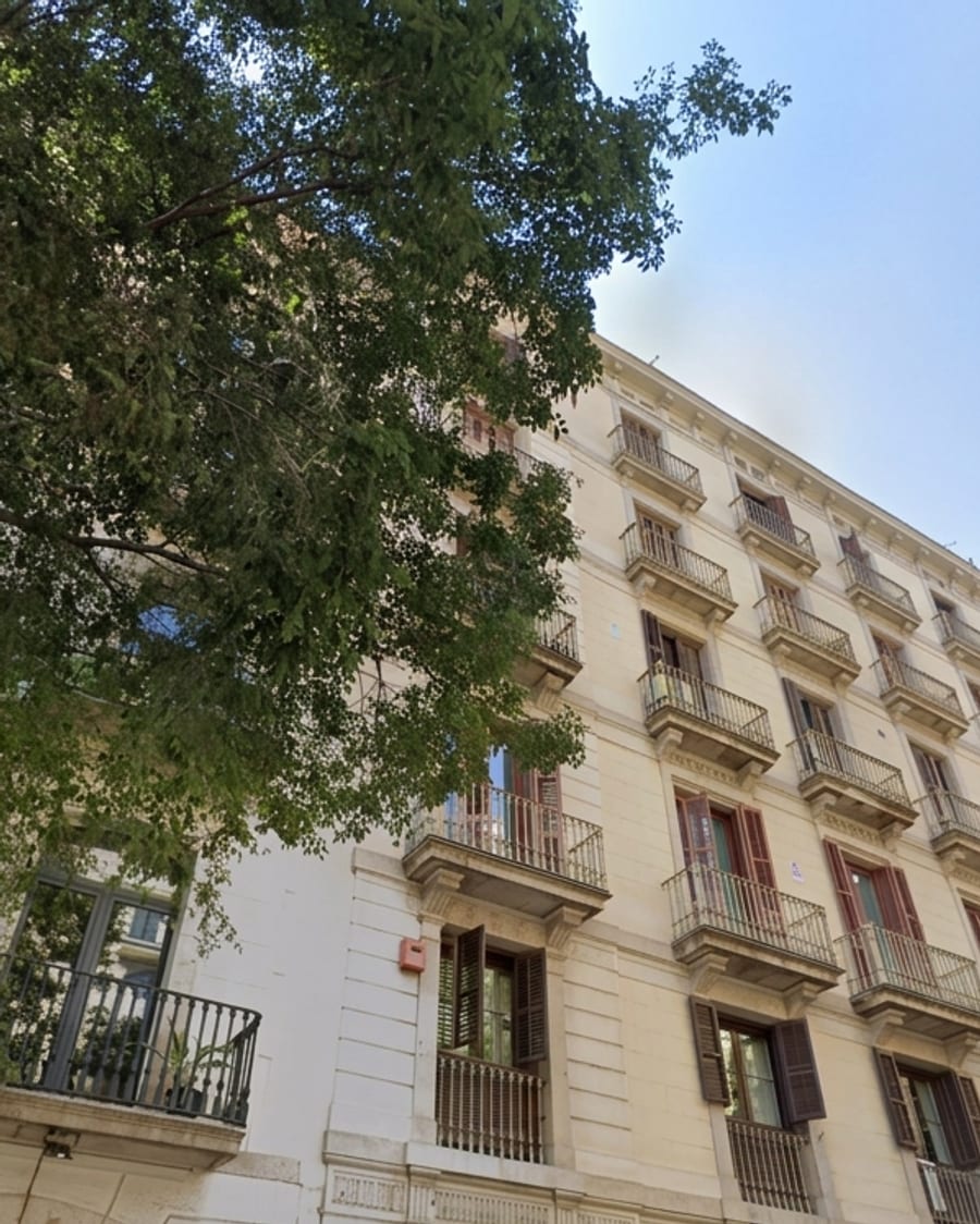 Fachada modernista del despacho de Terpas en la calle Casp, Eixample de Barcelona